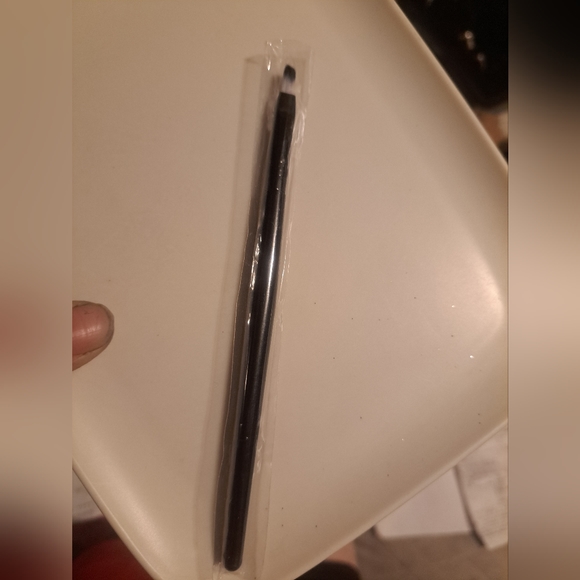 Makeup eyeshadow brush - Picture 1 of 3